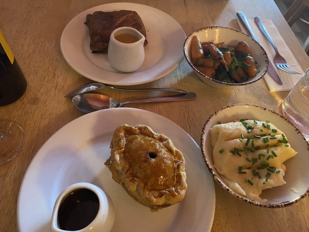 swine-that-dines-pies